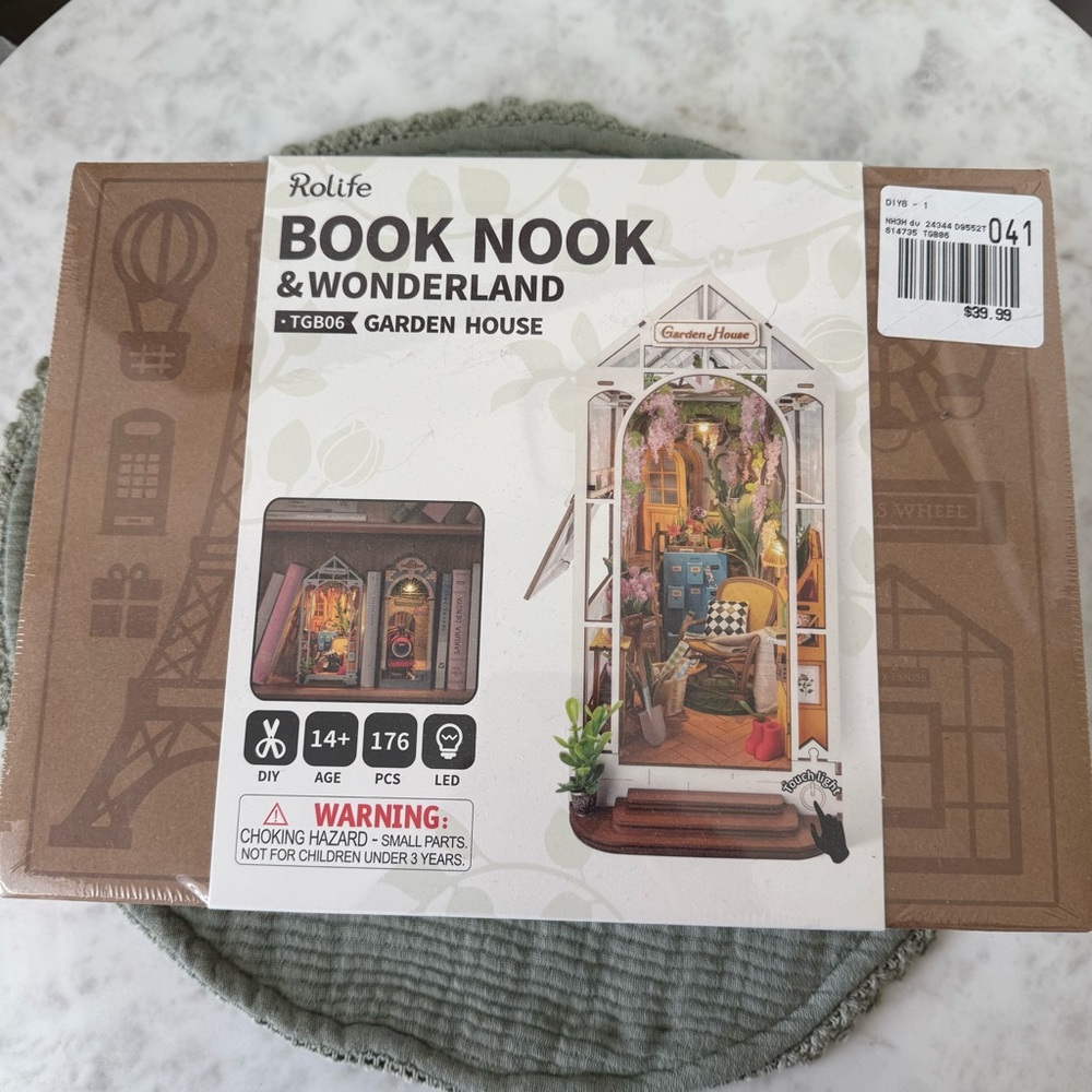 Rolife Book Nook Greenhouse Puzzle